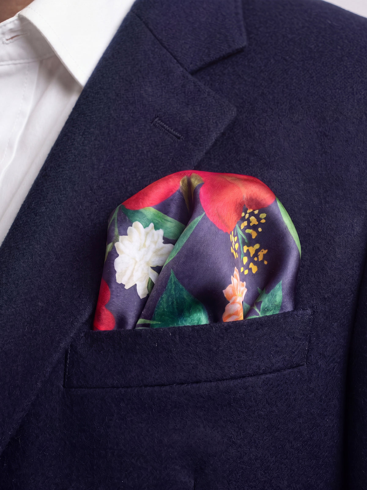 GULNAR POCKET SQUARE - GREY
